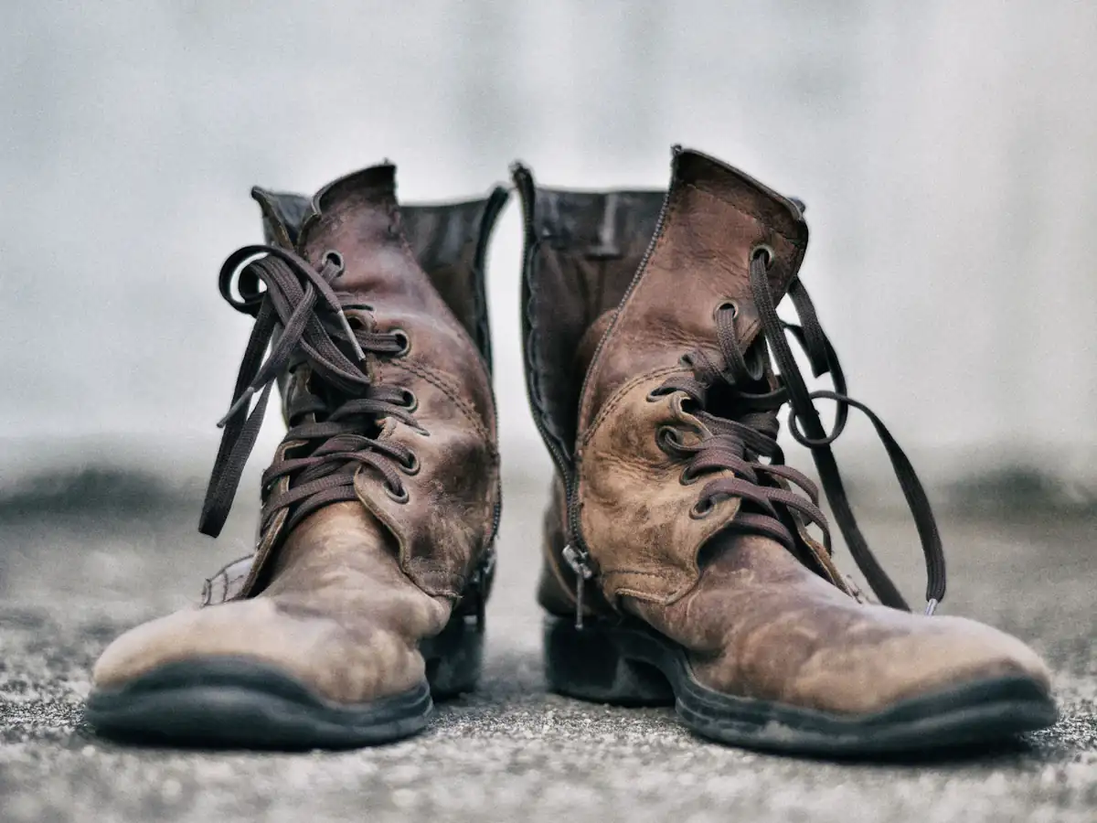 Boots, lateral elevation